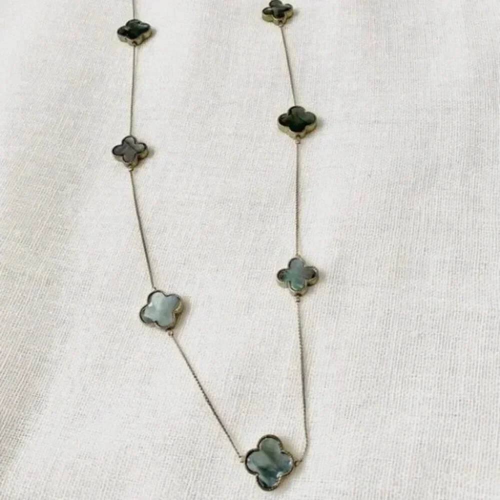 VINTAGE ABALONE SHELL FLOWER CUTTING NECKLACE